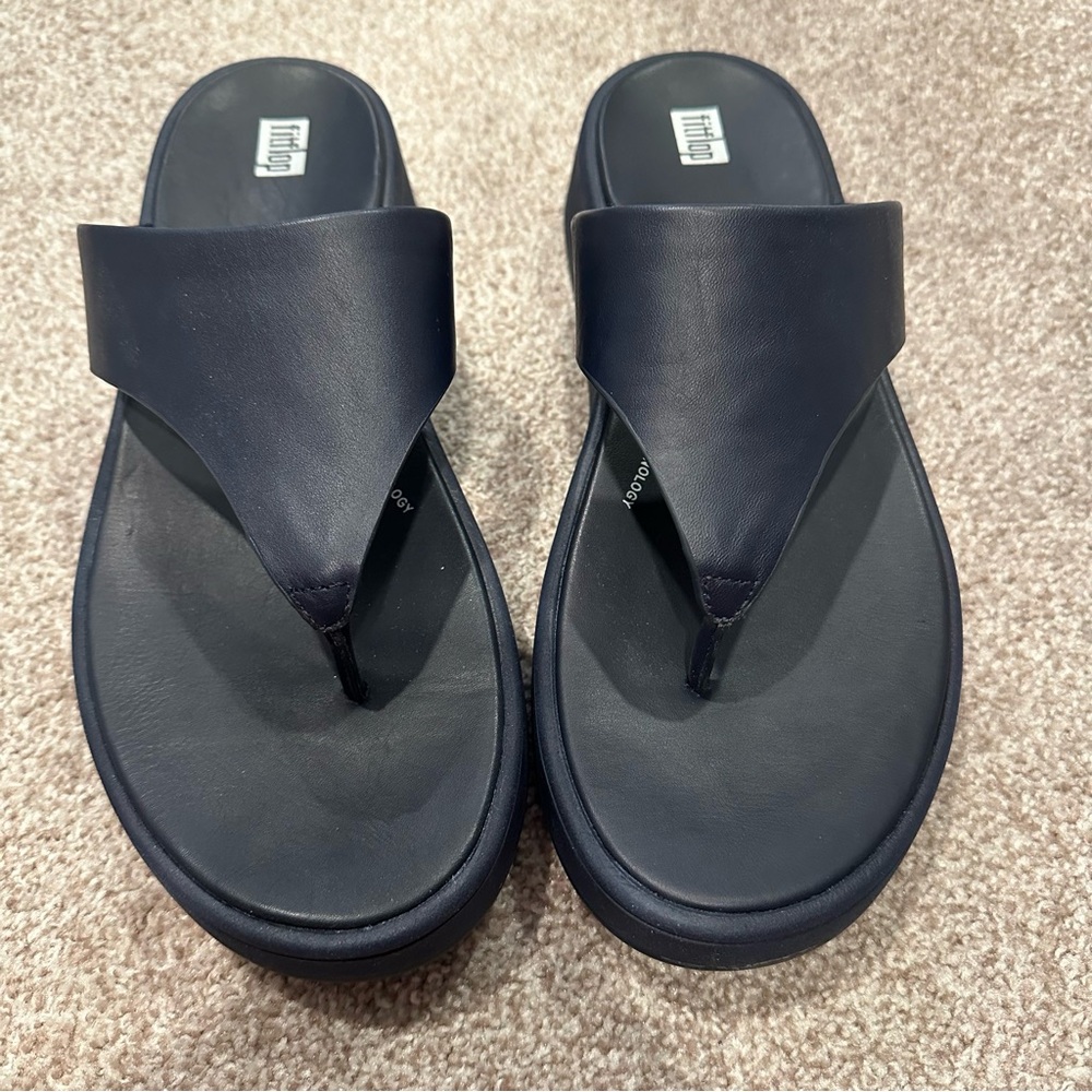 Women’s size 11 Navy FitFlop F-Mode Leather Flatform Toe-Post Sandal.